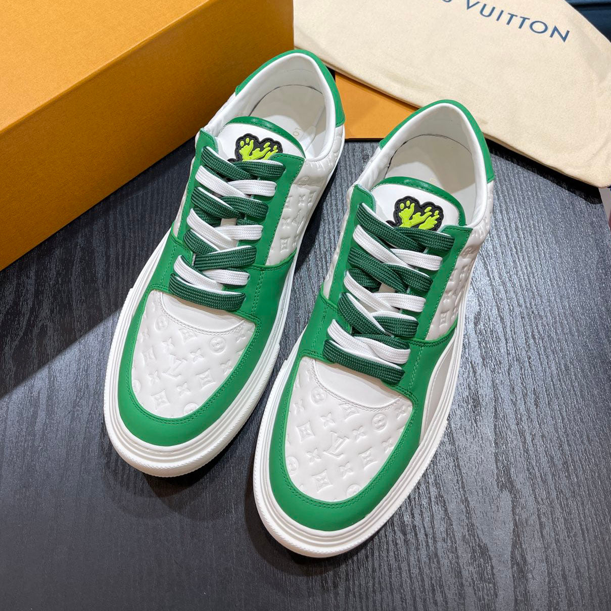 LV Embossed sneaker 1825052110