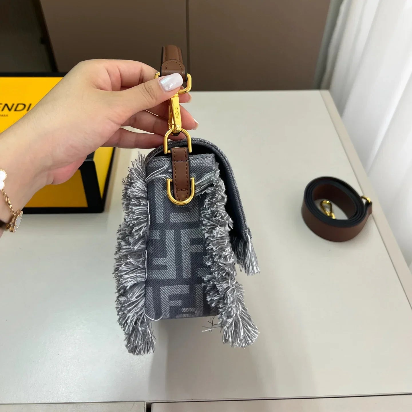 FD Tassel Baguette 1025070407