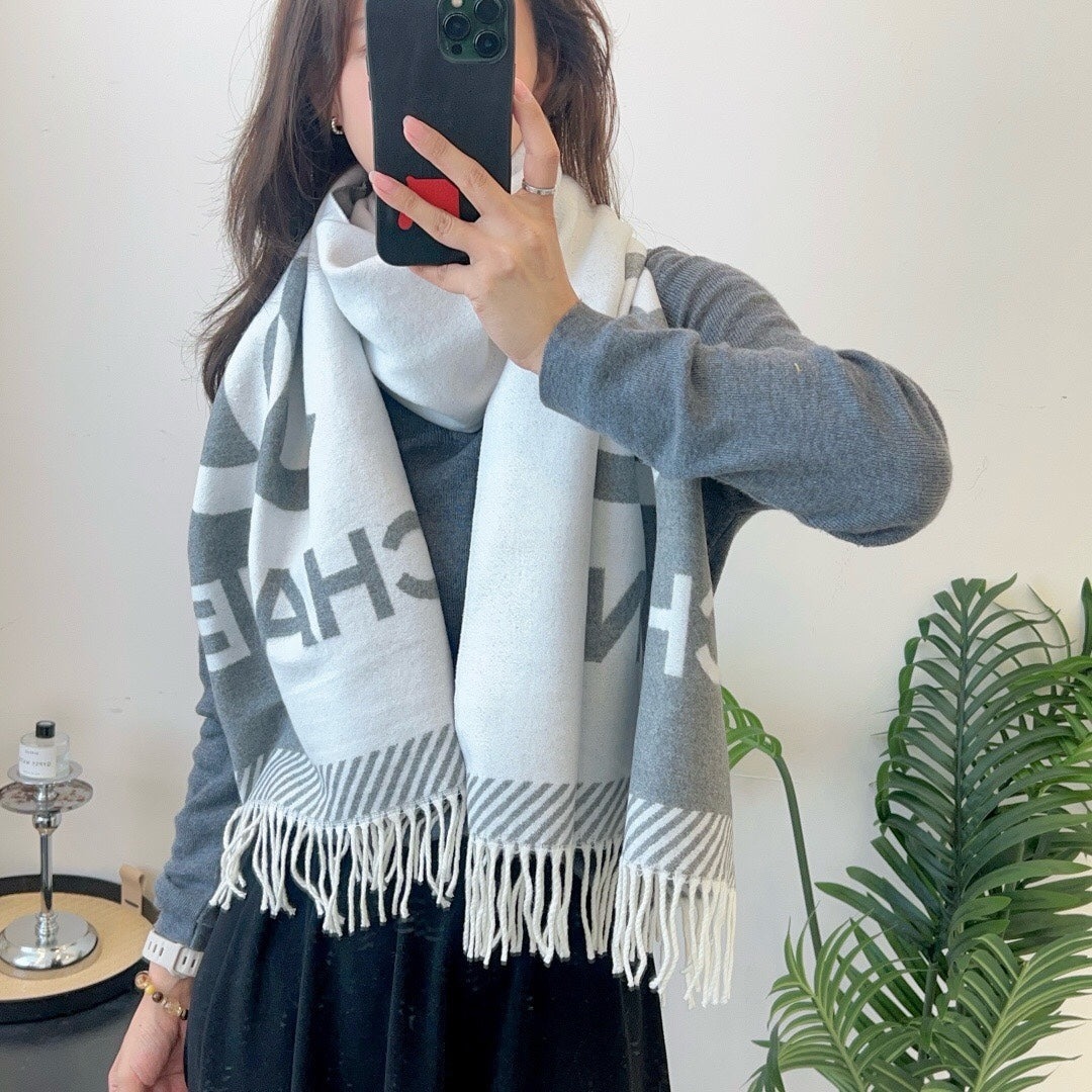 Cashmere scarf with two-tone letter logo design  24120202