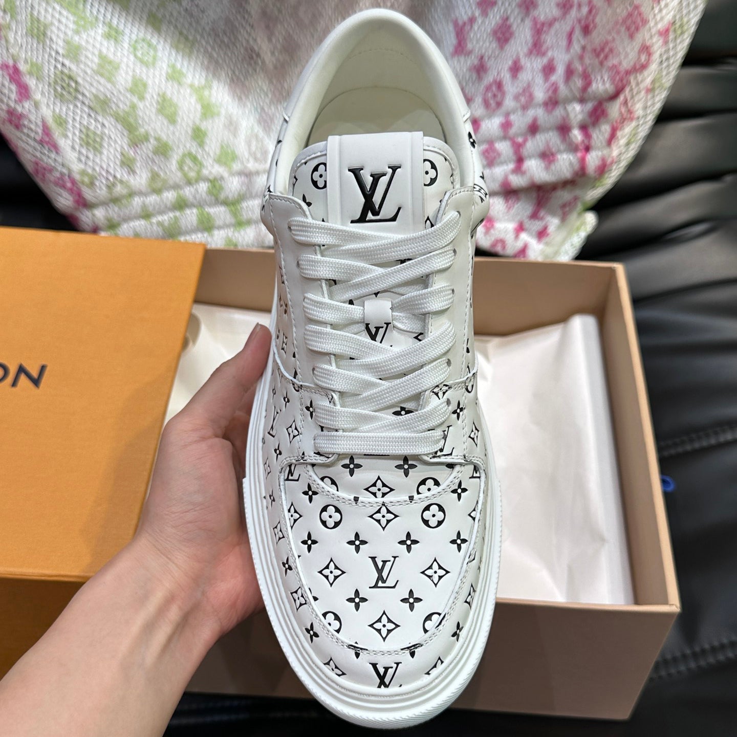 L Embossed Casual Sneakers 1824070205