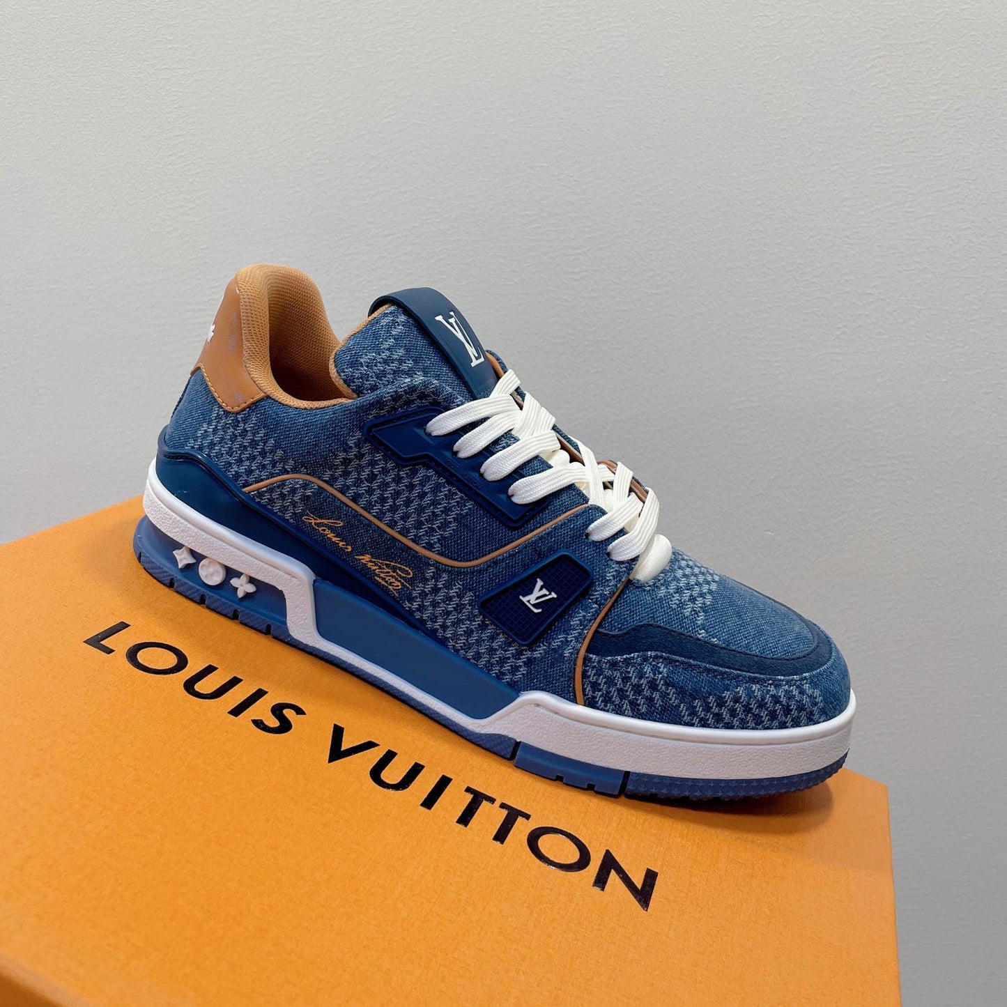 LV Trainer Sneaker 1824120912