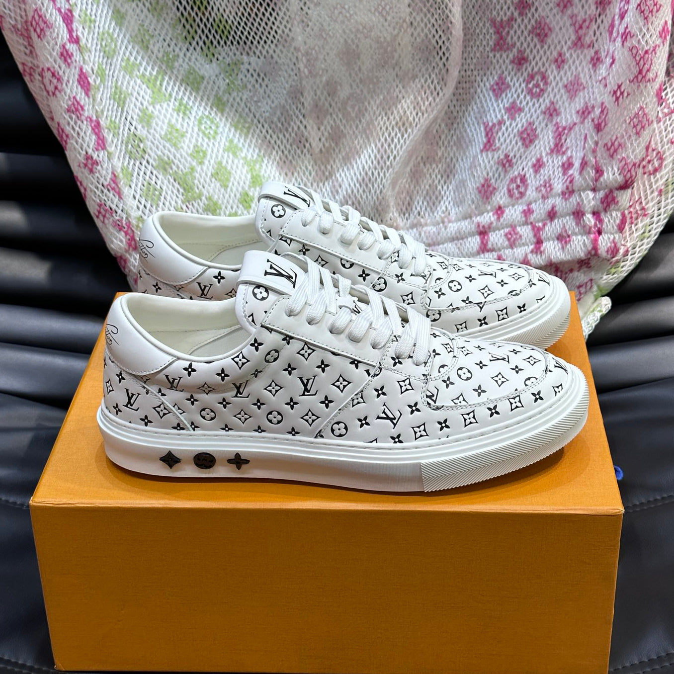 L Embossed Casual Sneakers 1824070205