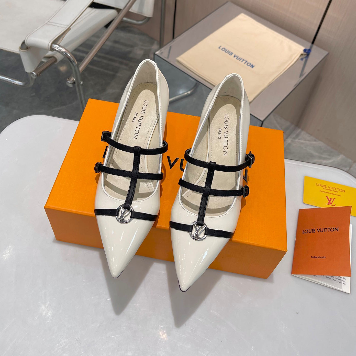 LV Pointed Pumps 1824120906