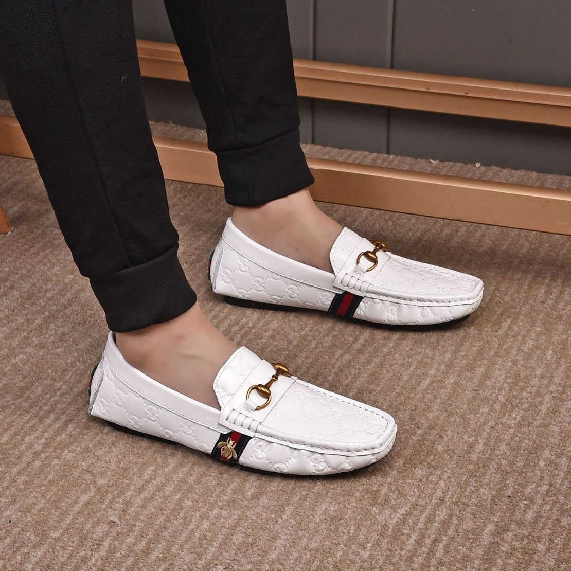 Men's embossed loafers, exquisite workmanship, vintage style hardware buckle