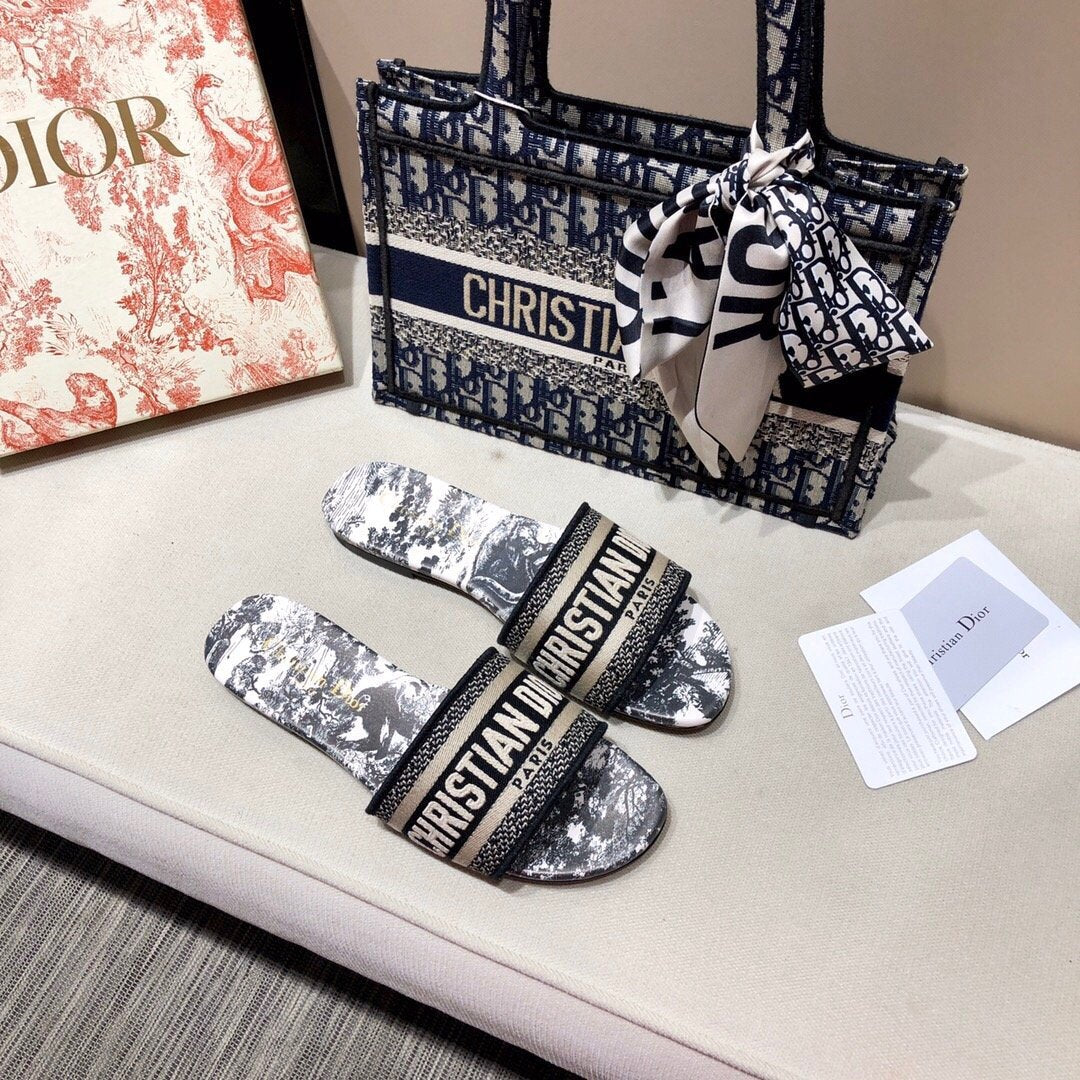 Jacquard Embroidered Slippers