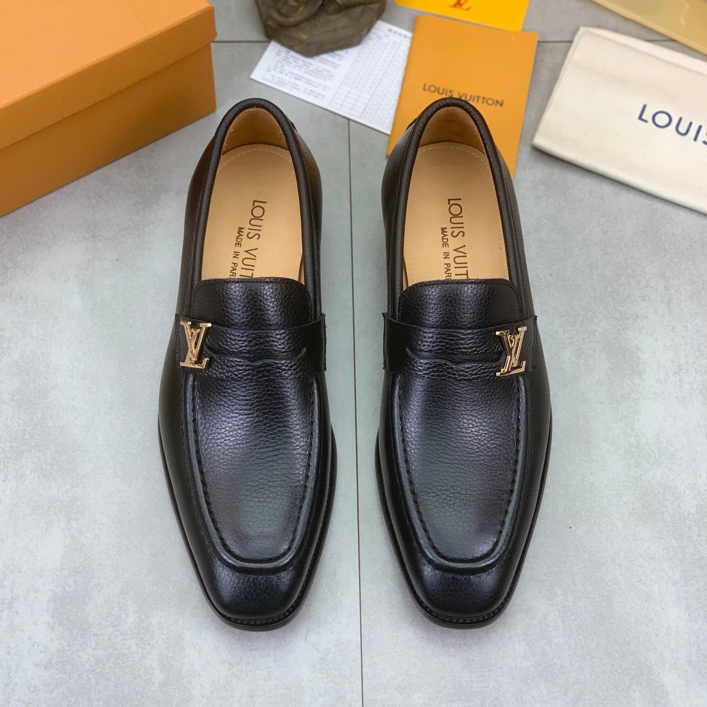 Calfskin leather shoes 1824070301