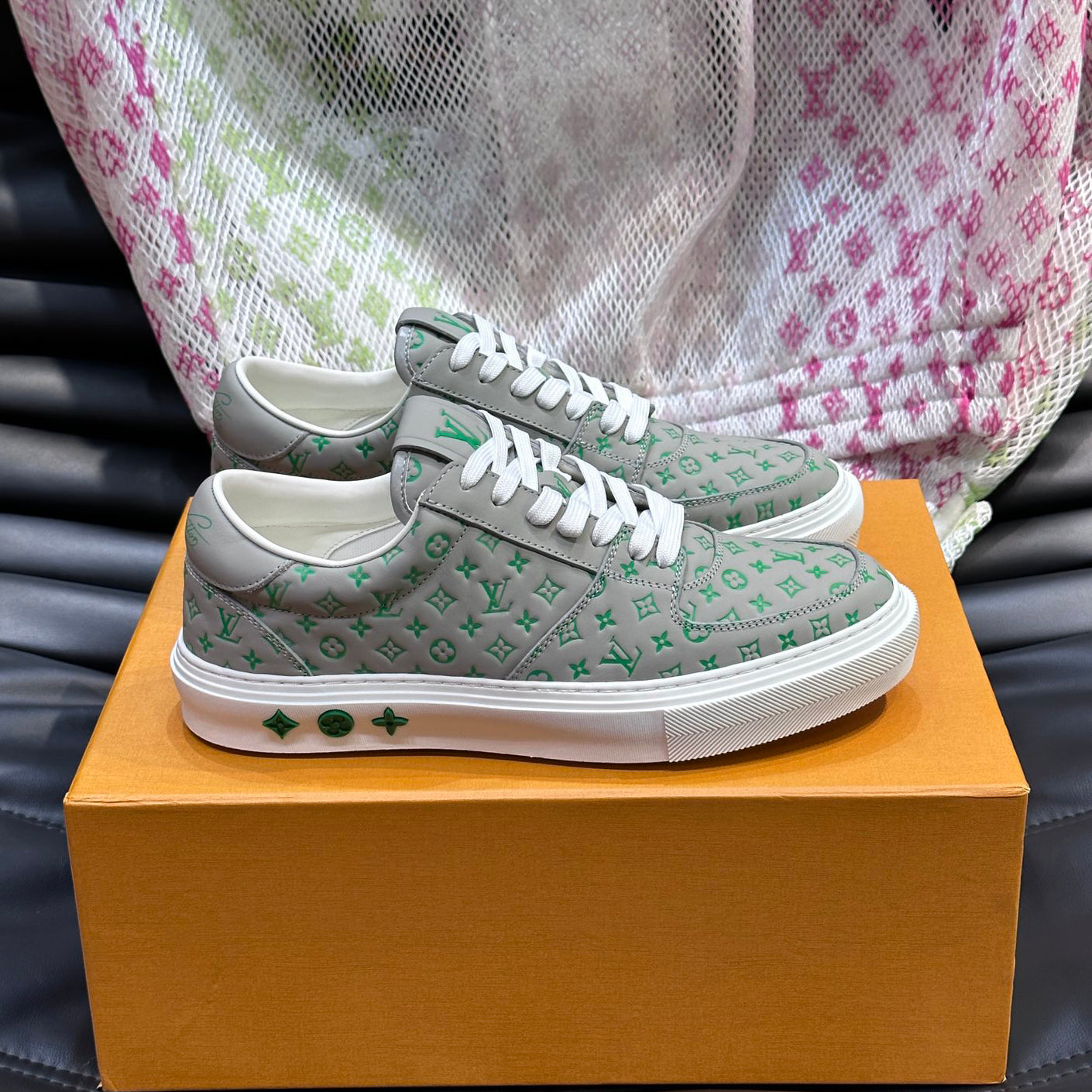 L Embossed Casual Sneakers 1824070205