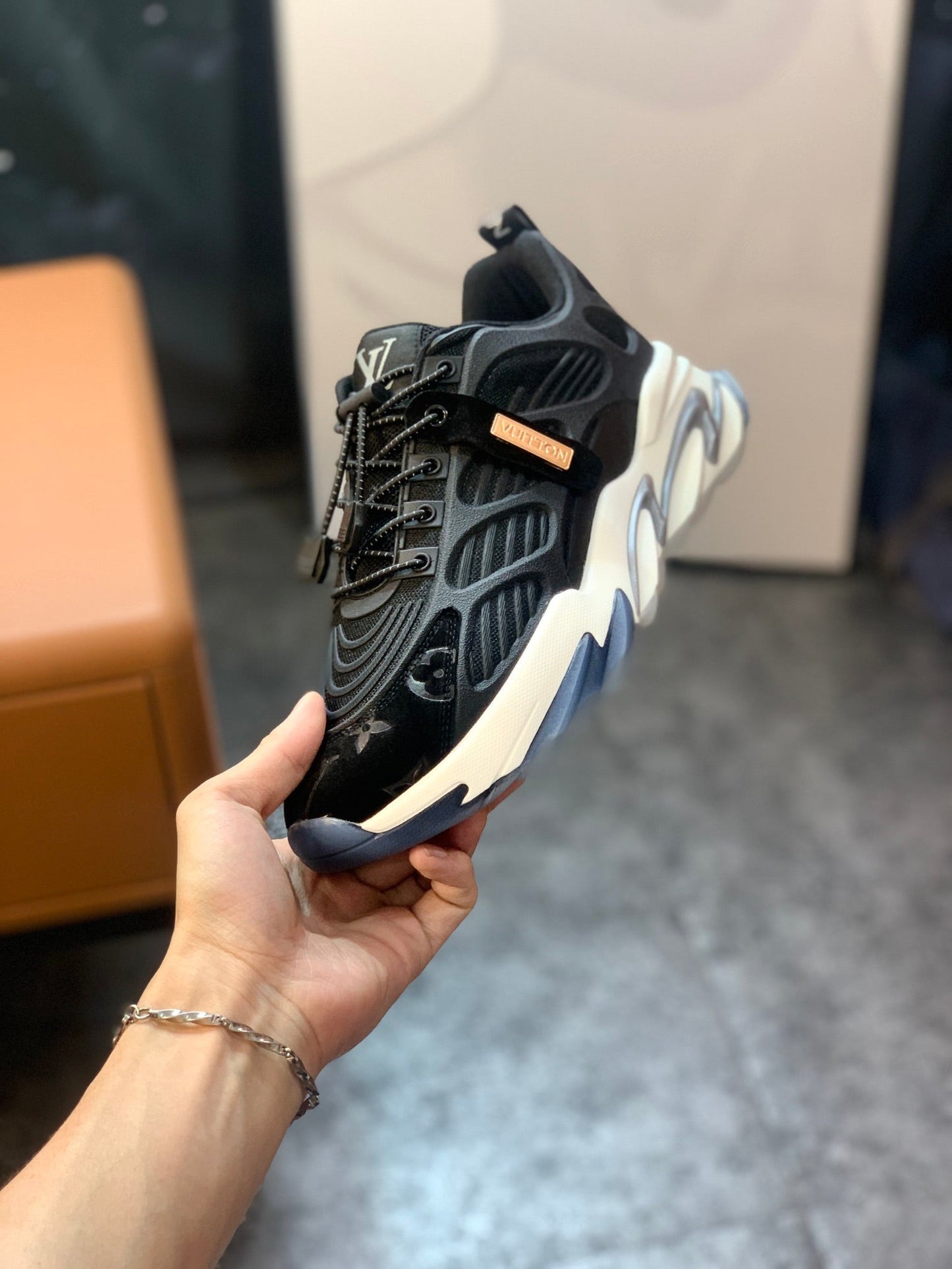 Black casual fashion men's and women's thick-soled sneakers