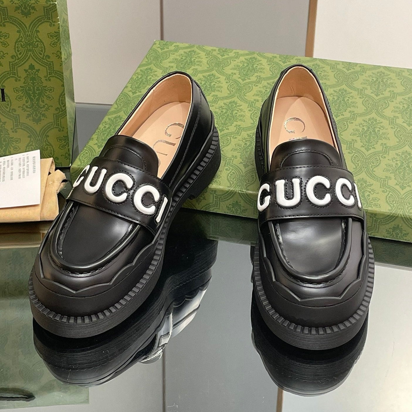 Fashion and versatile women’s loafers 1023112325