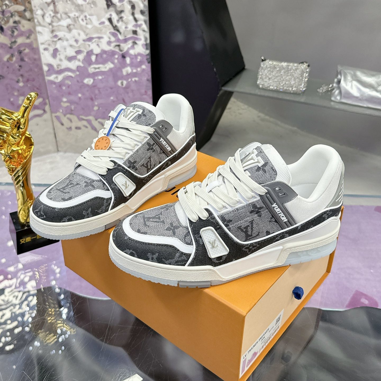 LV Trainer Sneaker 1824120915