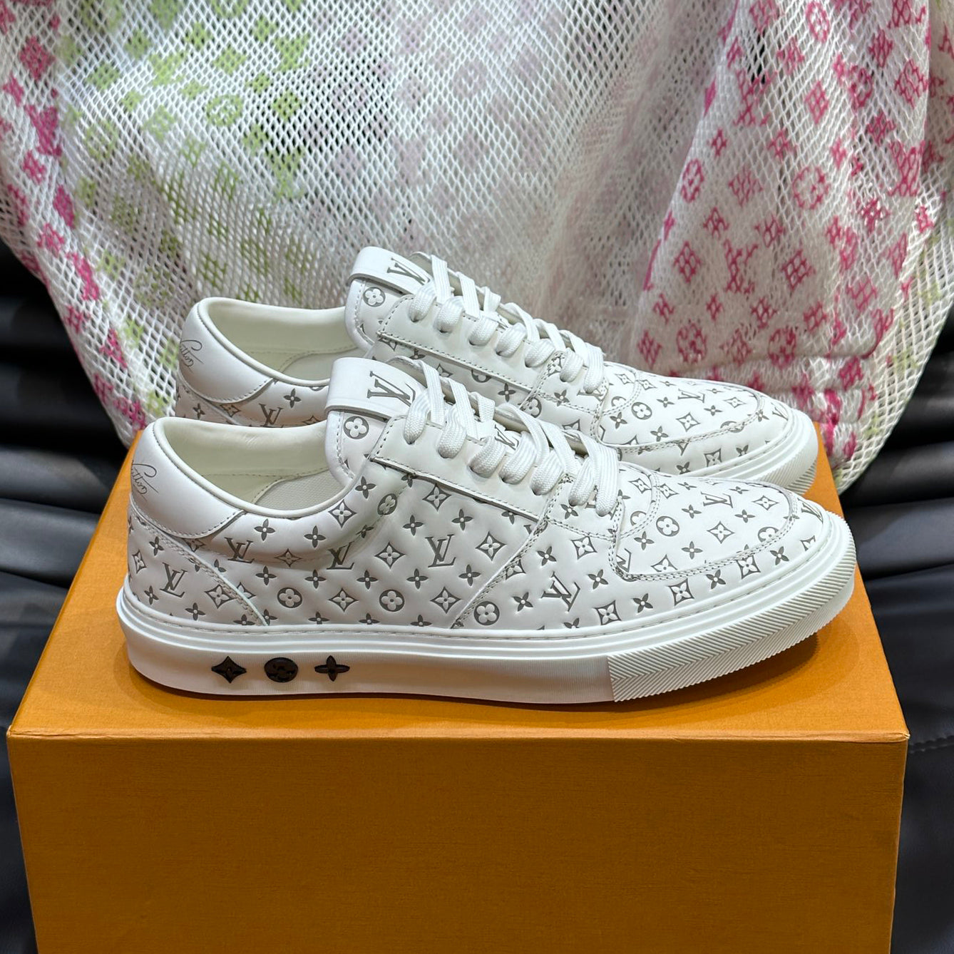 L Embossed Casual Sneakers 1824070205