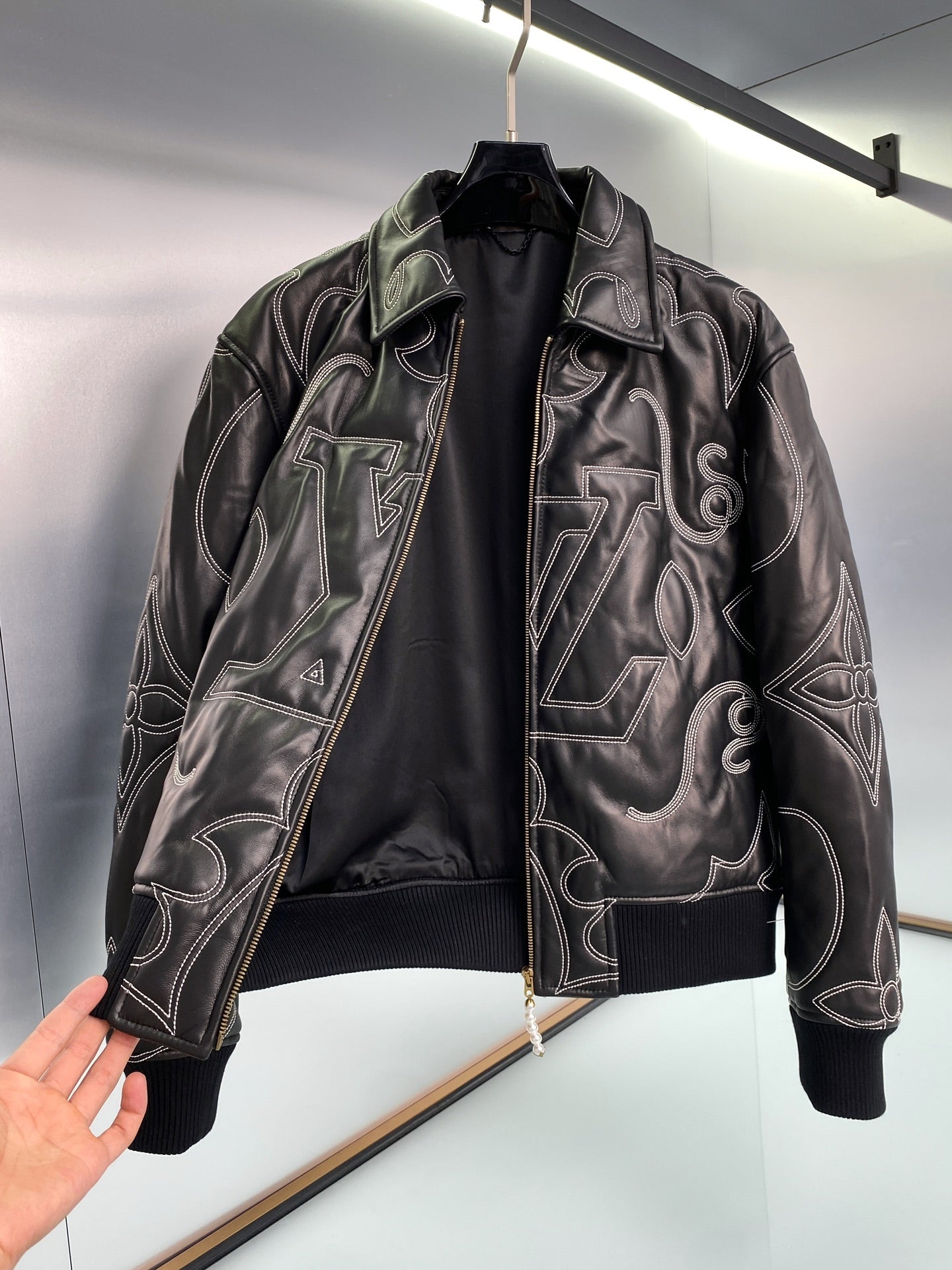 LV Fall/Winter 24 bomber jacket 1824092903