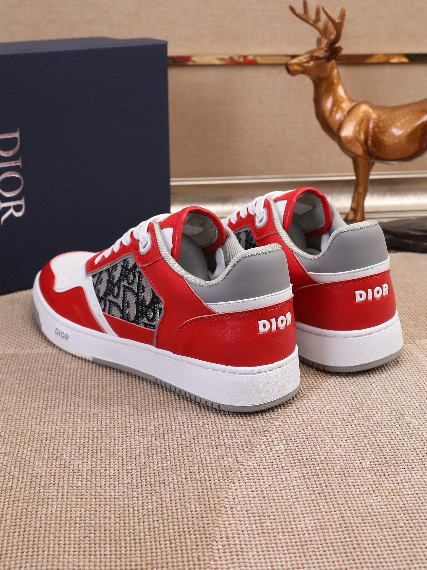 CD B27 Low Top Oblique Sneaker 1825052703