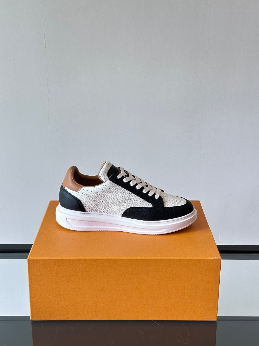 LV  Beverly Hills Breathable Sneaker 1825052107