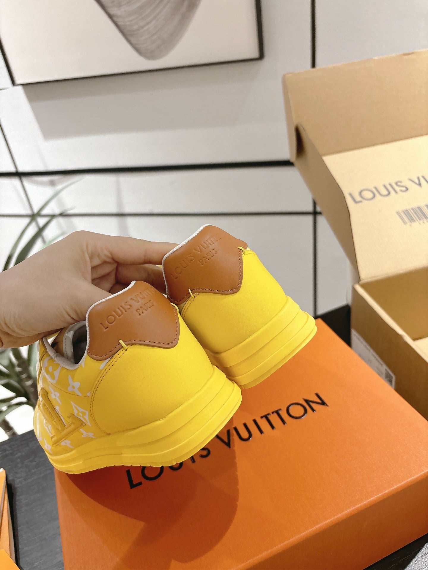 LV Sneaker 1825060605