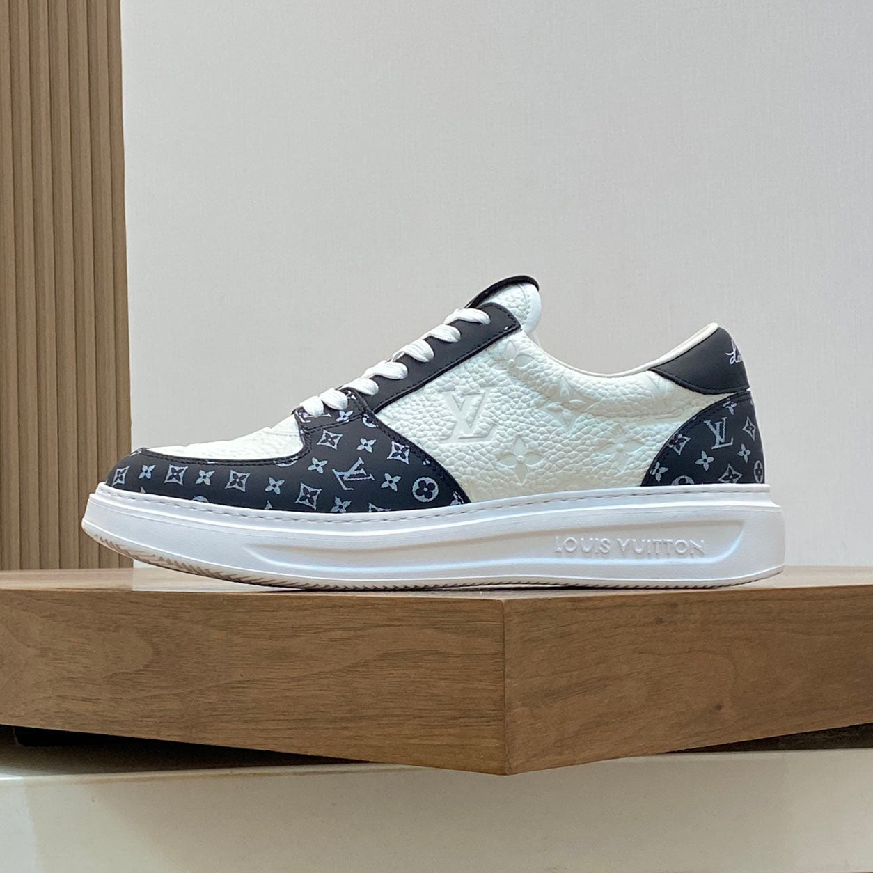 LV Sneaker 1825052109