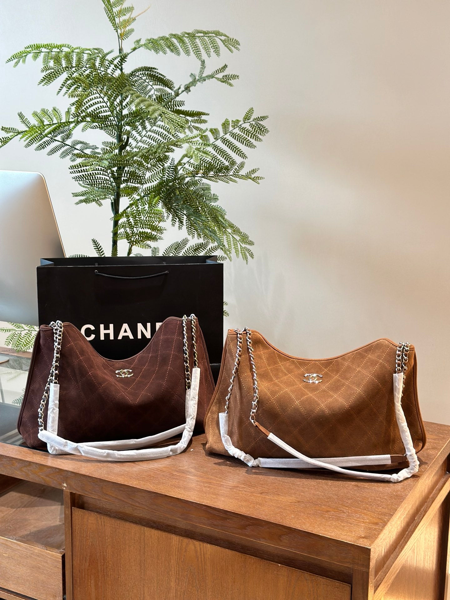 CNL VINT AGE HOBO 1825042907