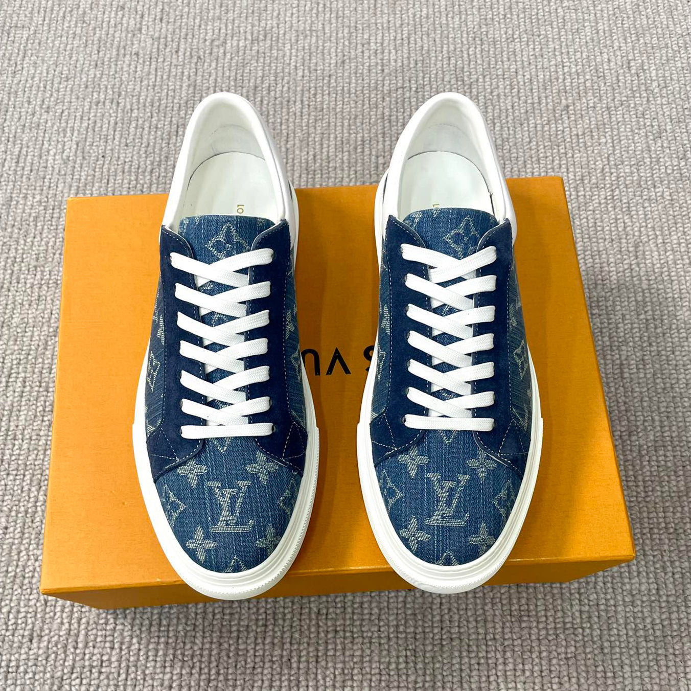 L fashionable casual sneakers 1824070203