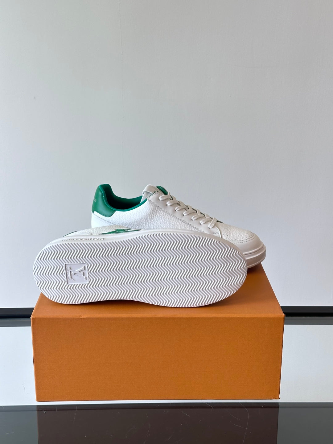 LV  Beverly Hills Sneaker 1825052108