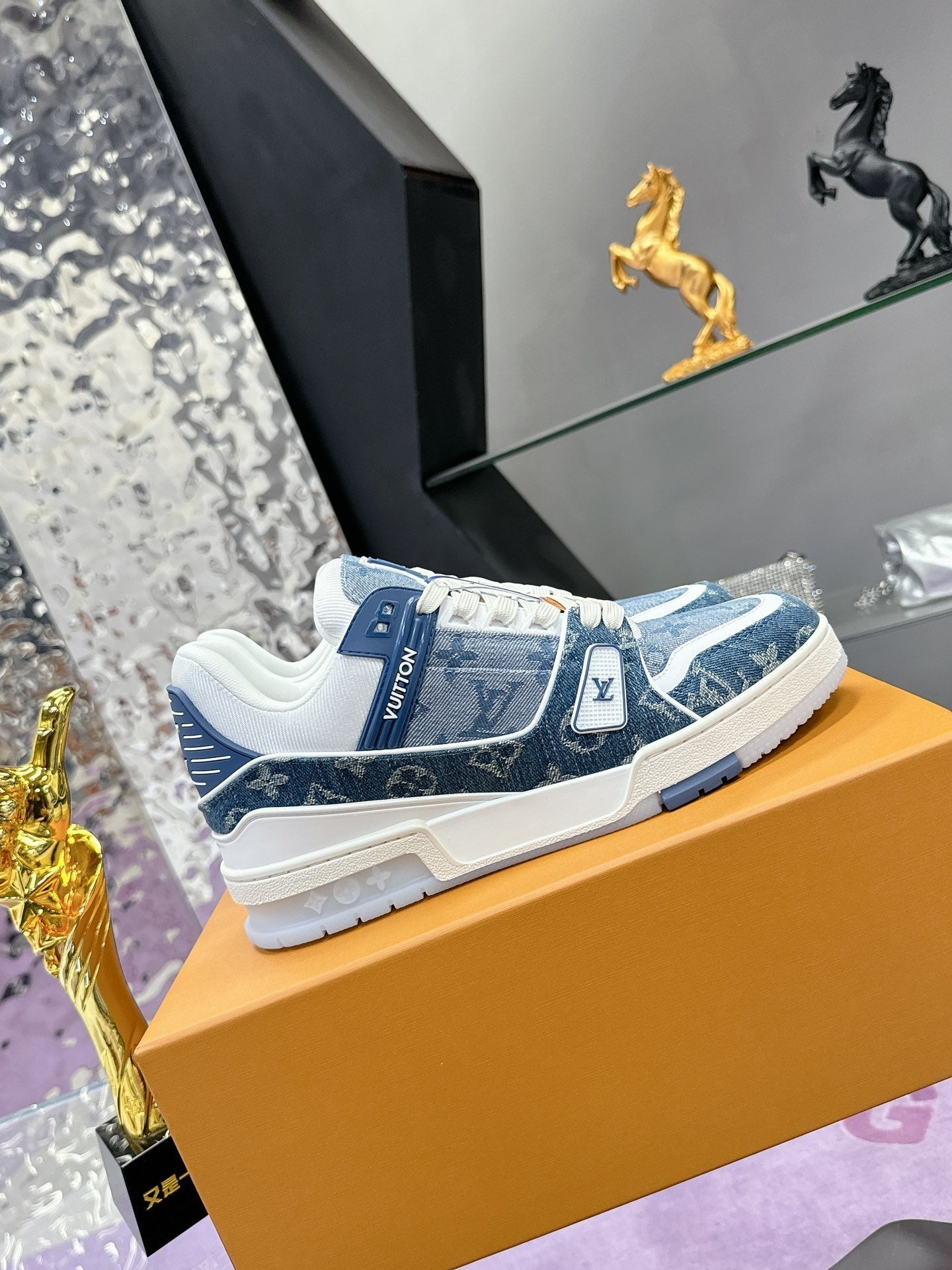 LV Trainer Sneaker 1824120915