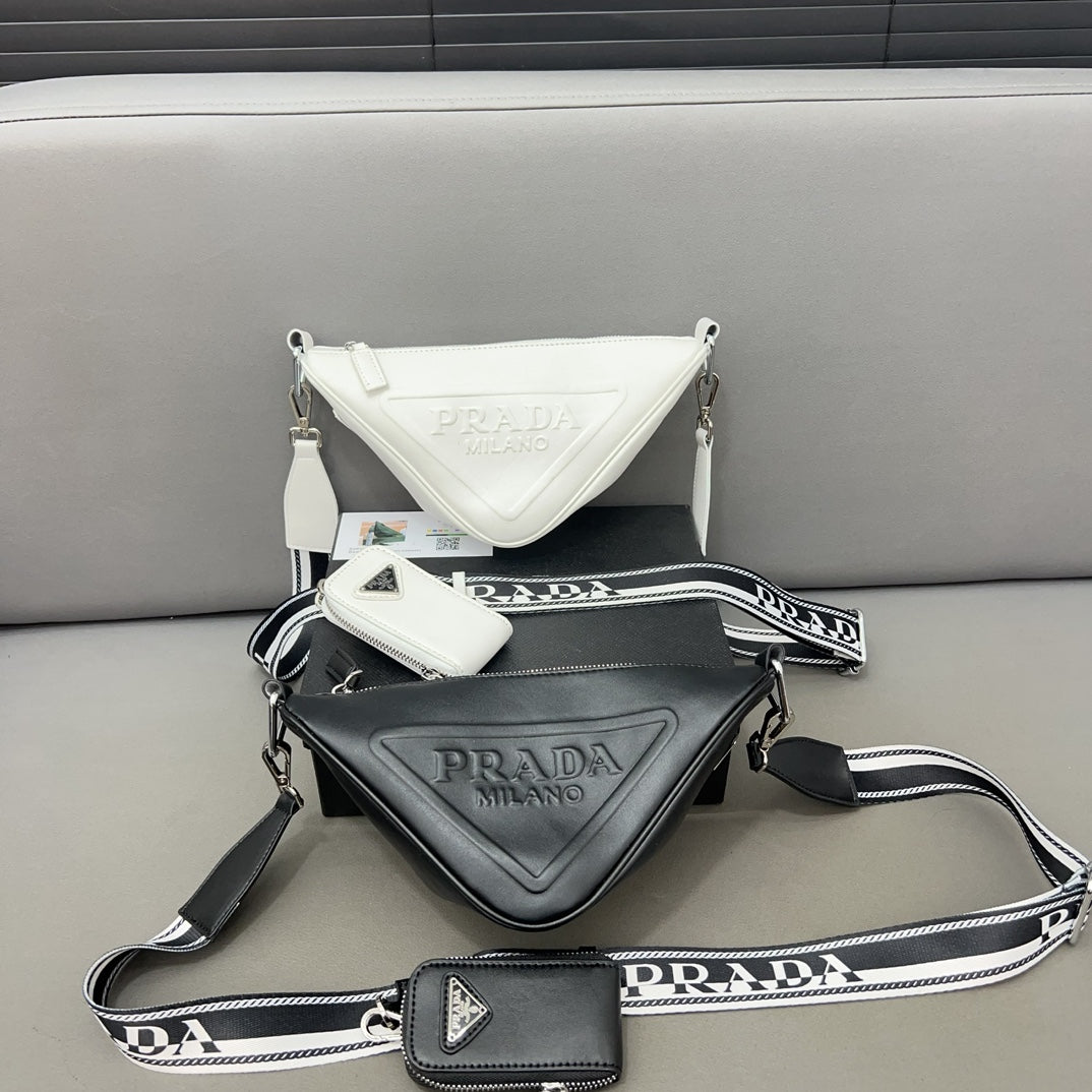 Shoulder triangle bag 1824041112