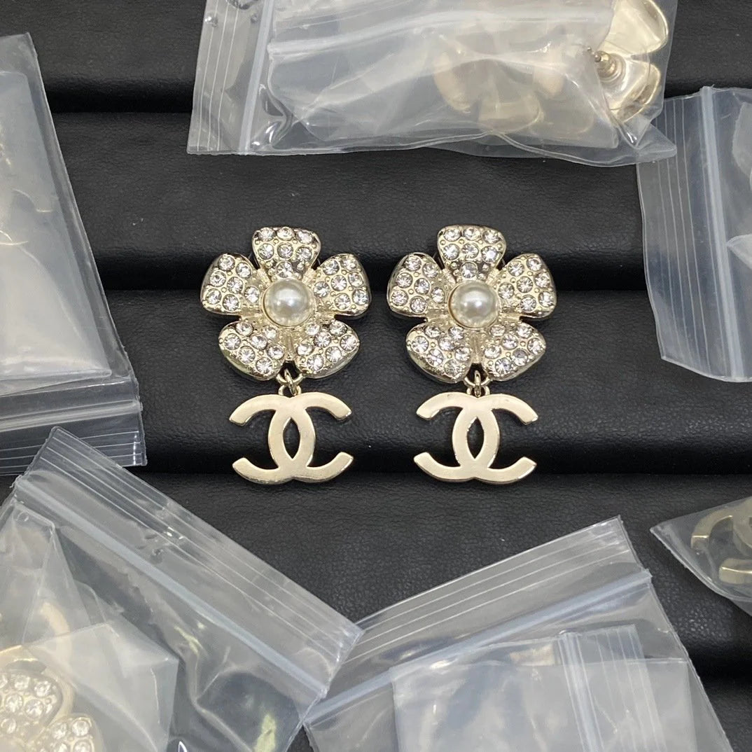 New Enamel Earrings With Heart-shaped Earrings 1024010312