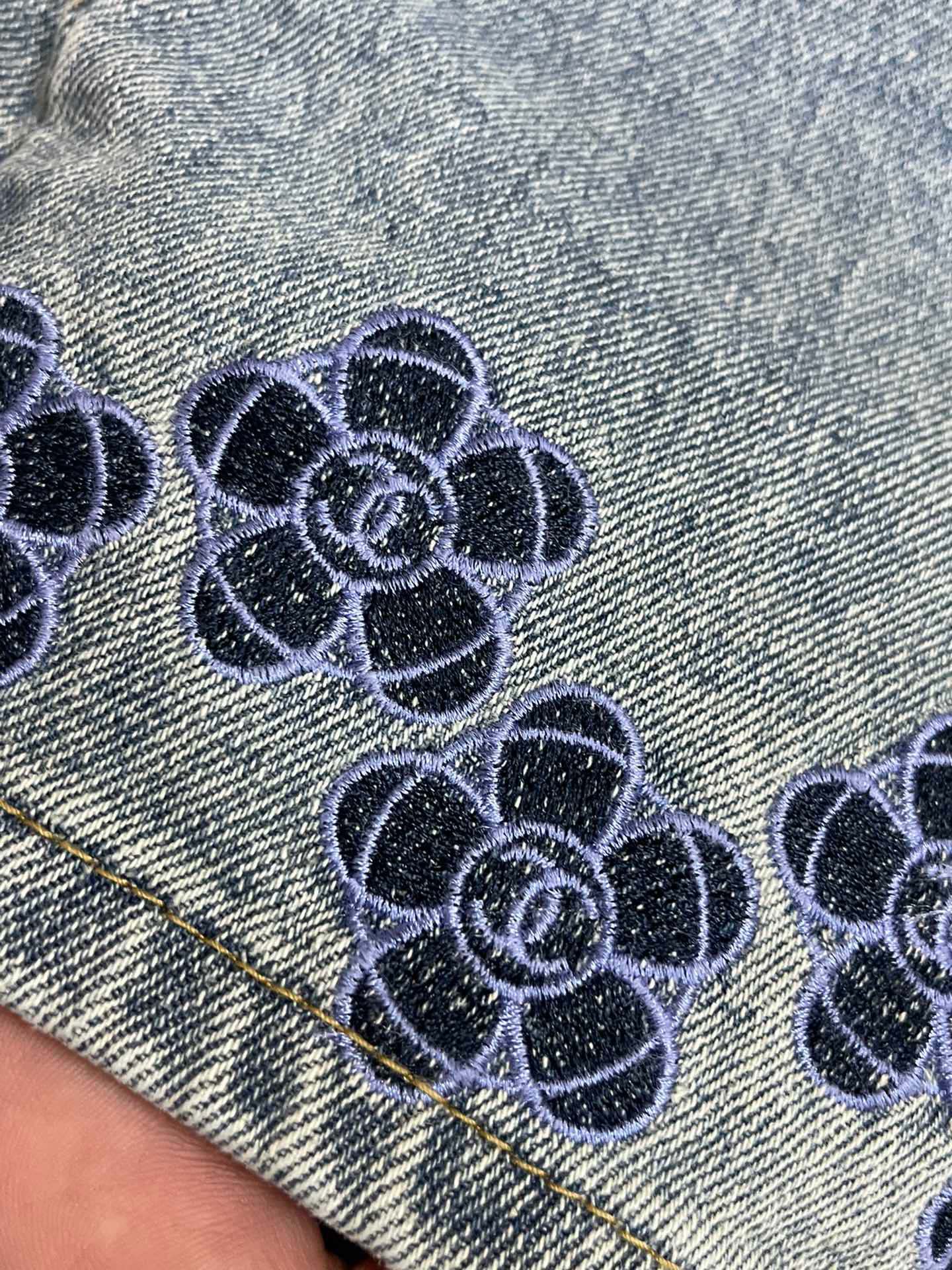 CNL blue flower embroidered denim shorts 1824053010