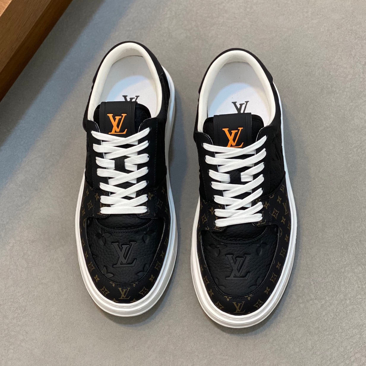LV Sneaker 1825052109