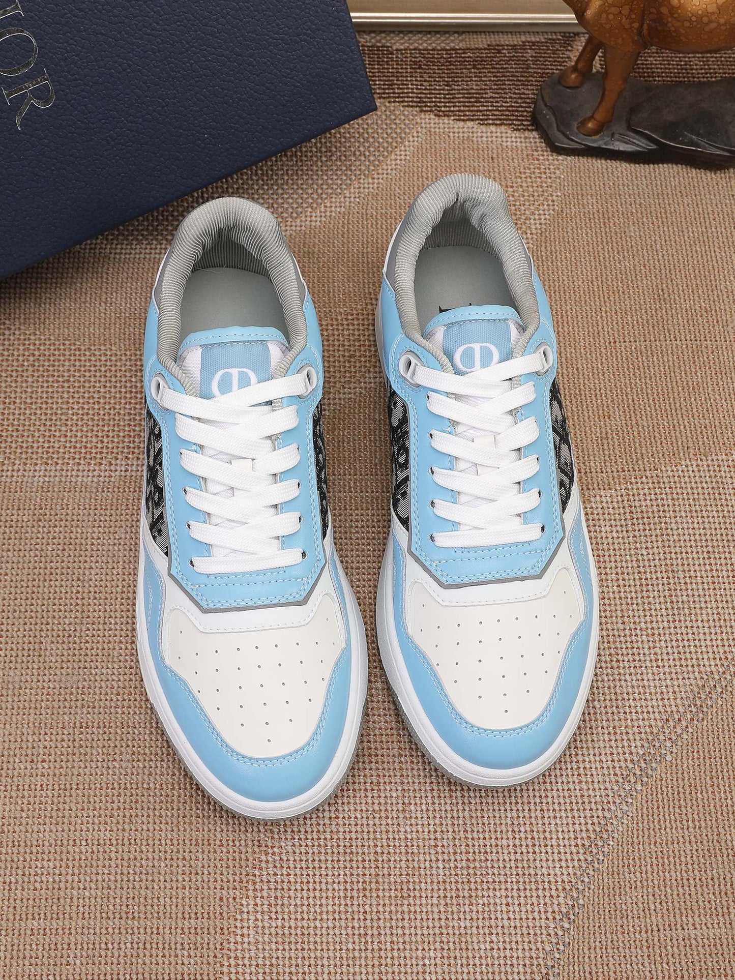 CD B27 Low Top Oblique Sneaker 1825052703