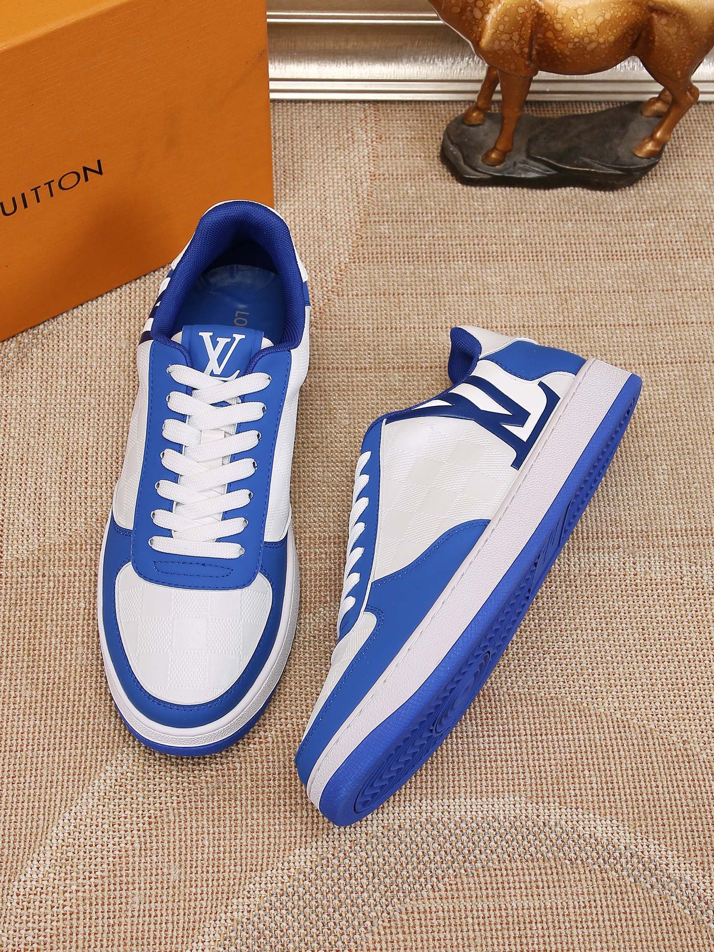 LV sneaker 1825052103