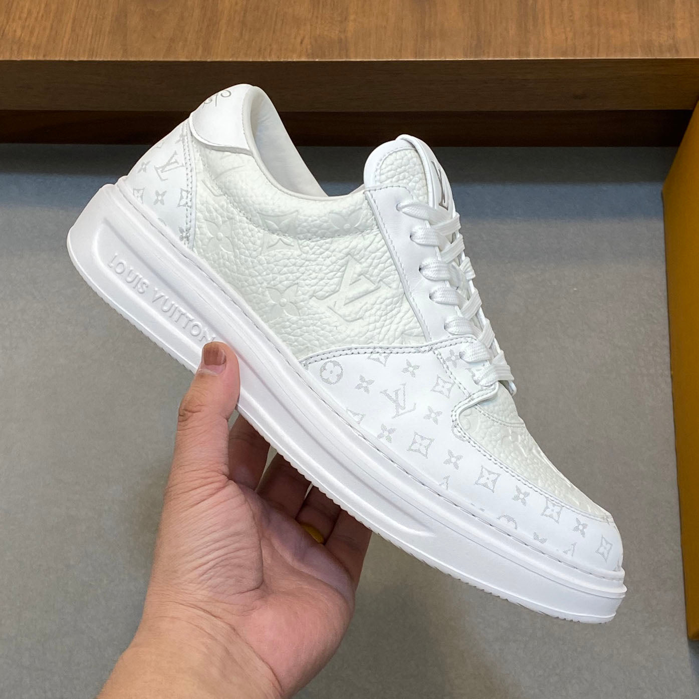 LV Sneaker 1825052109