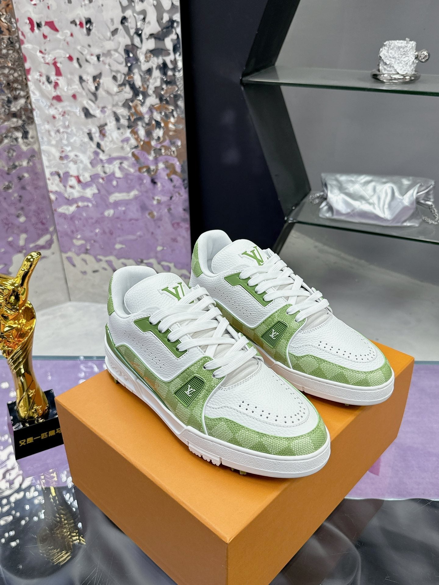 LV Trainer Sneaker 1824120916