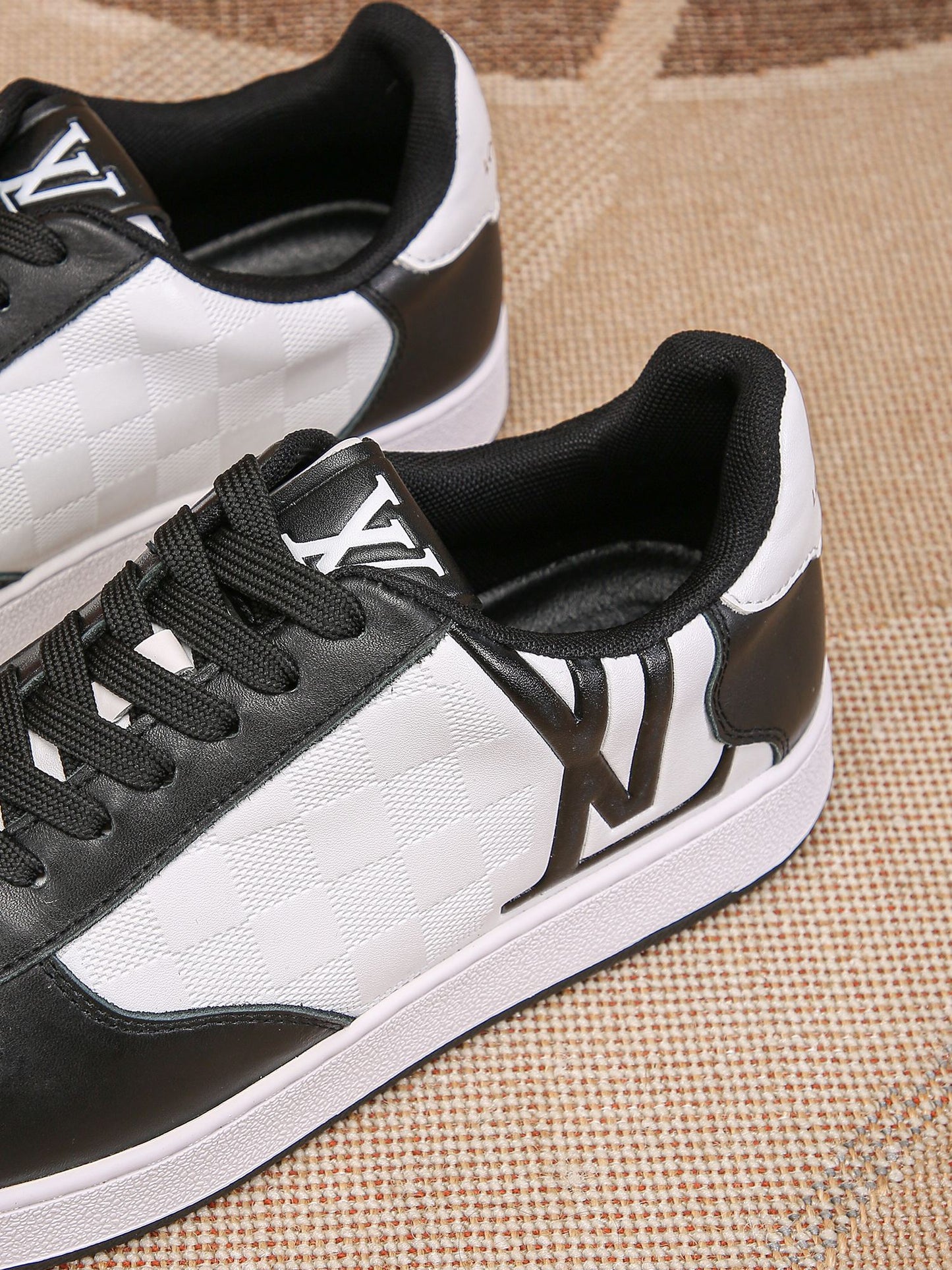 LV sneaker 1825052103