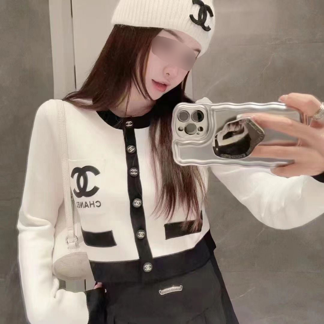 CNL Round neck slim fit knitted sweater 1824051001