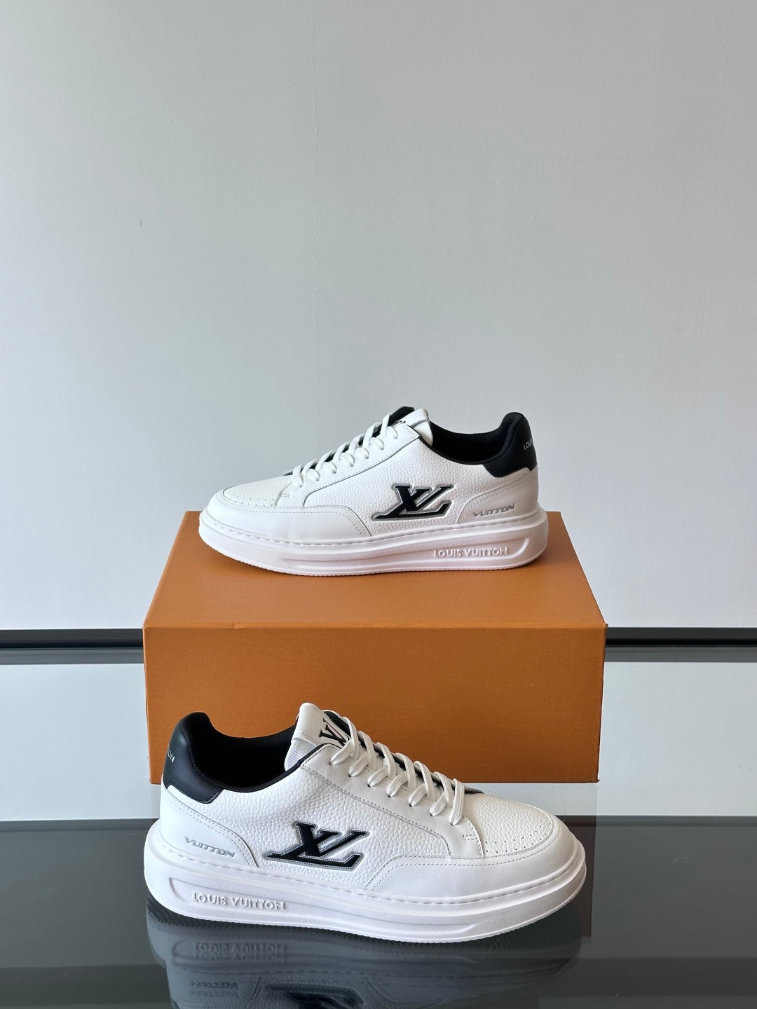 LV  Beverly Hills Sneaker 1825052108