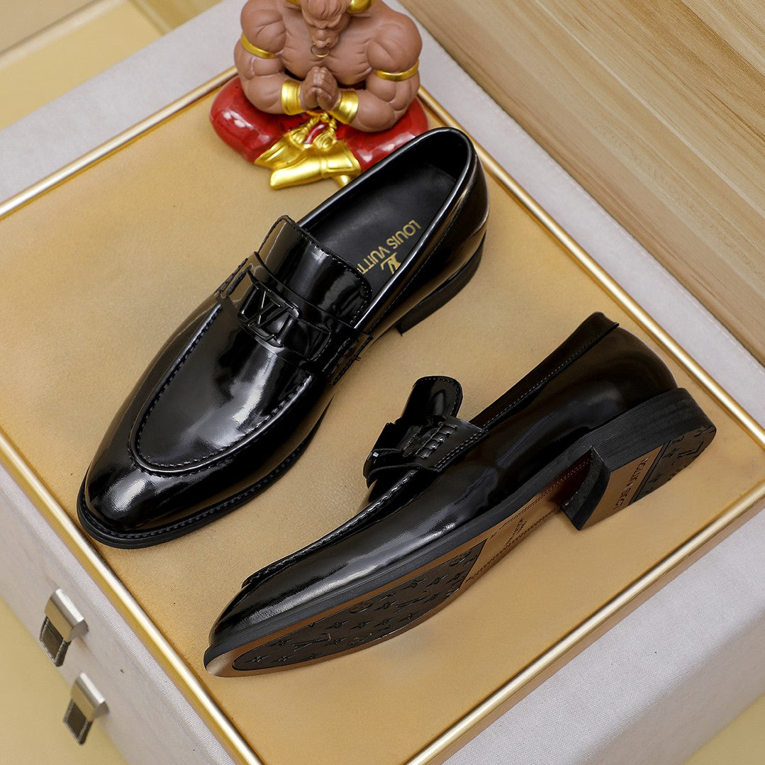 LV  Bright Leather Loafer 1825022804