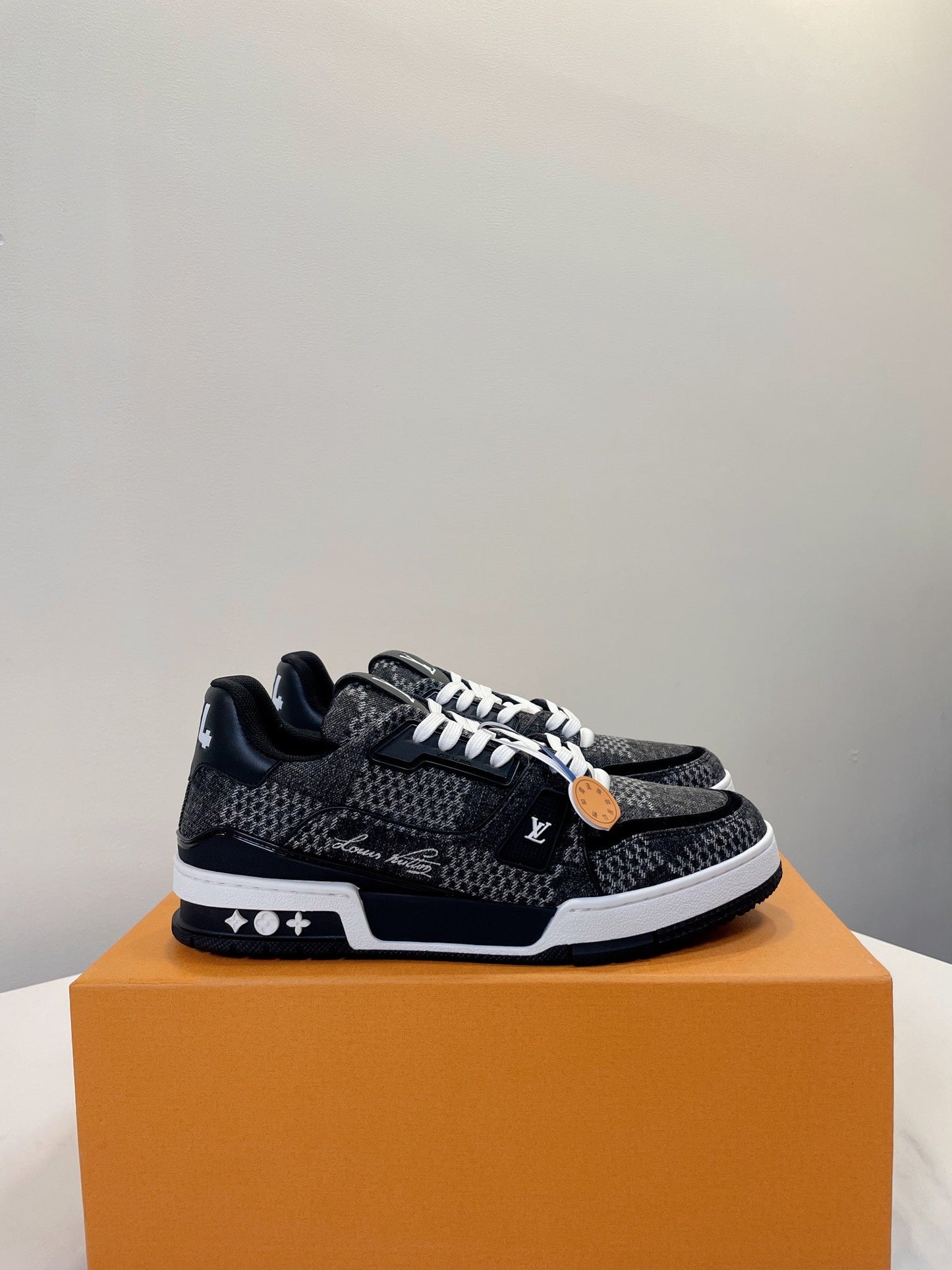 LV Trainer Sneaker 1824120912