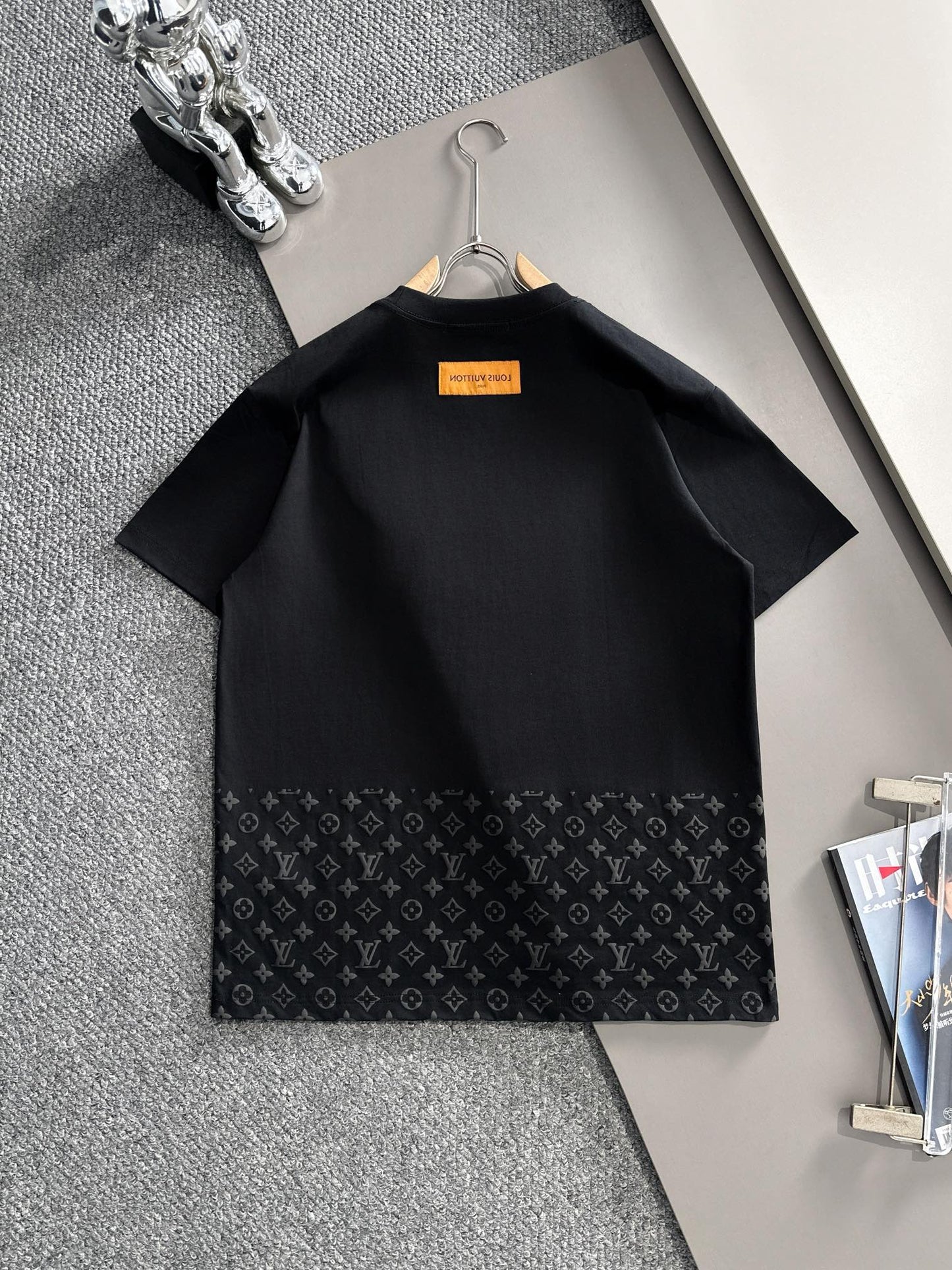 LV T-shirt with lettering on the hem 1825042503