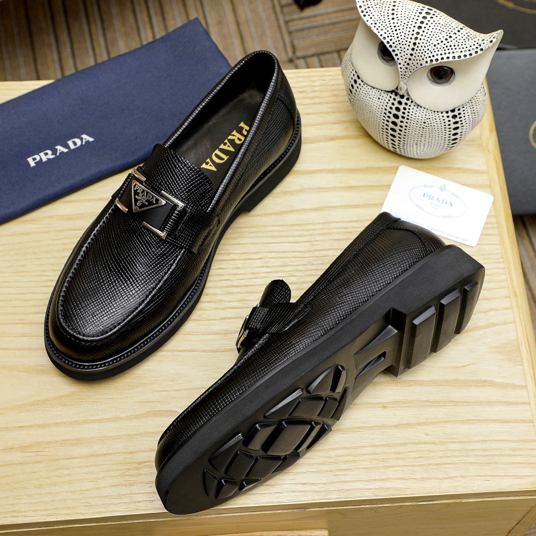 PR Triangle logo loafers 1824091314
