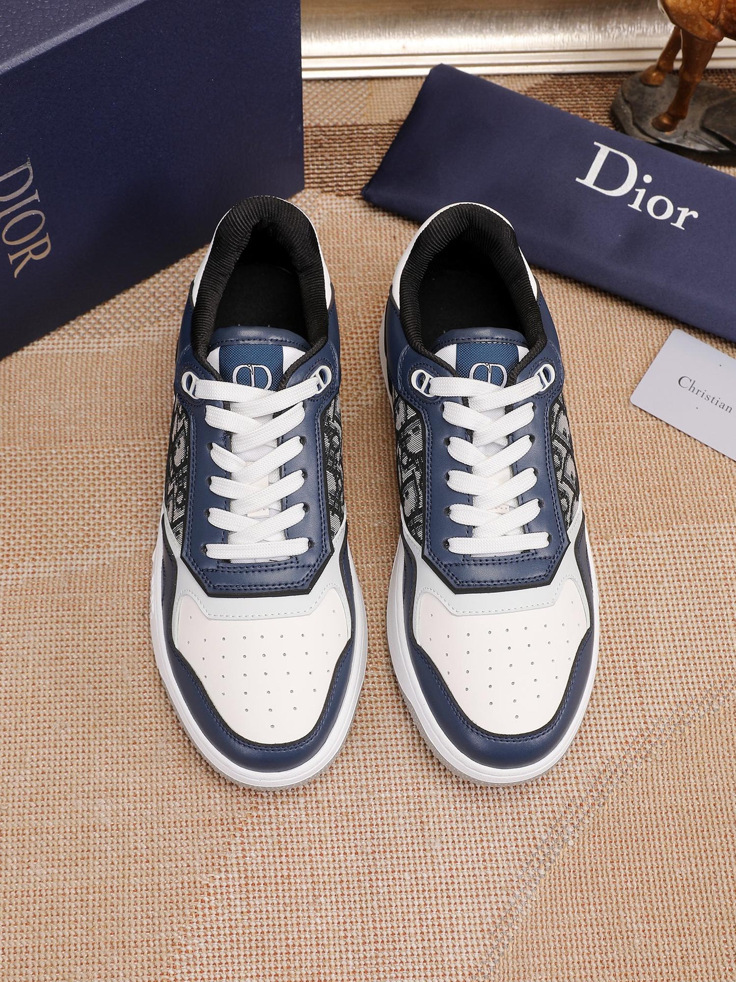 CD B27 Low Top Oblique Sneaker 1825052703