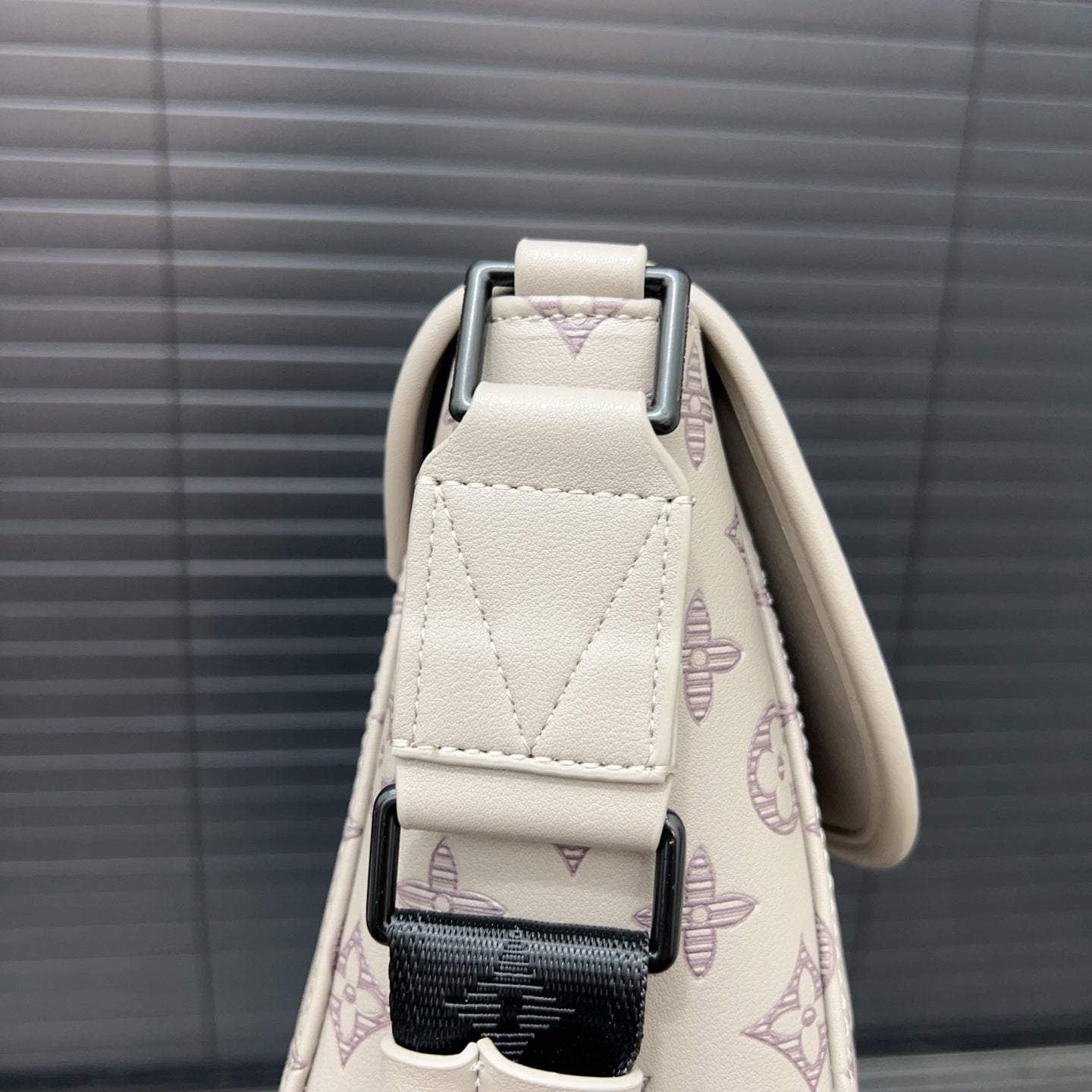 LV Flap shoulder bag 1825052315