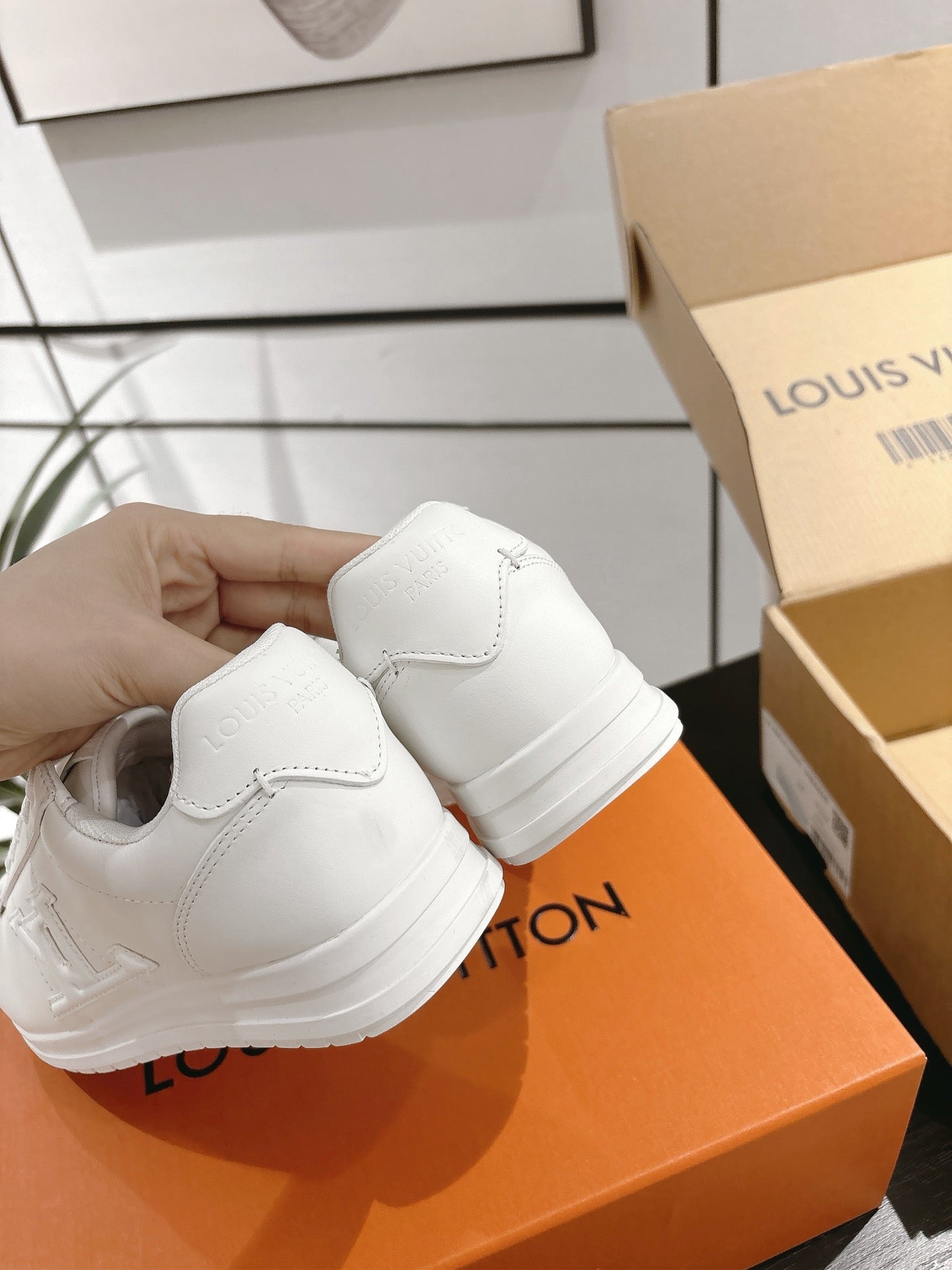 LV Sneaker 1825060605