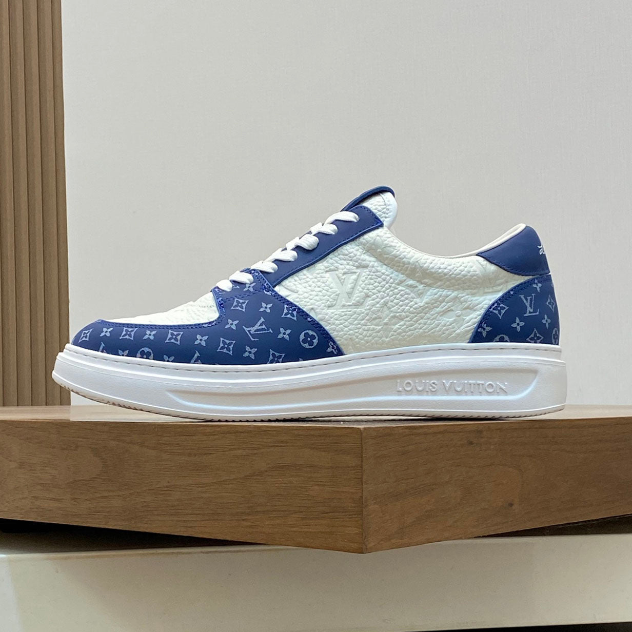 LV Sneaker 1825052109