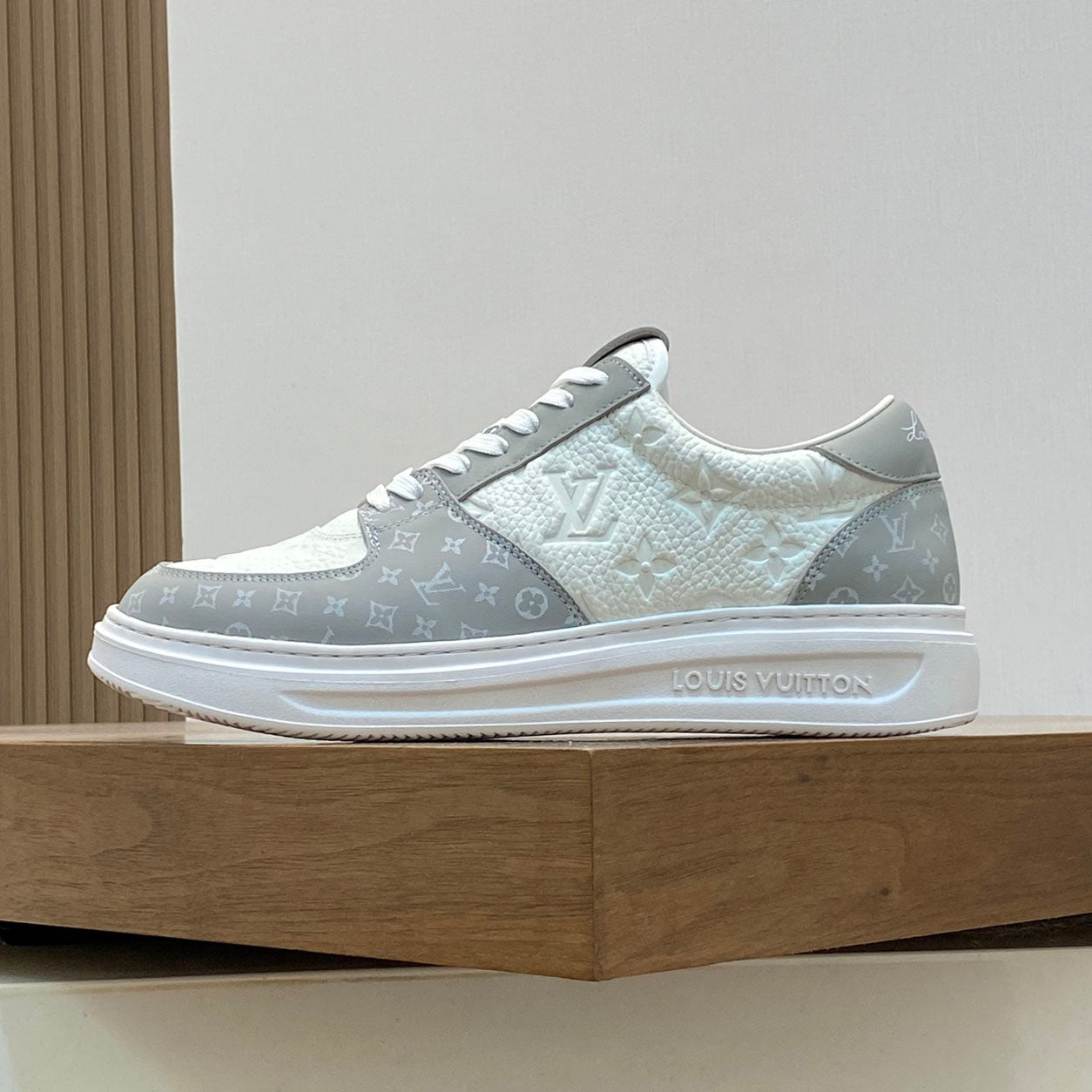 LV Sneaker 1825052109