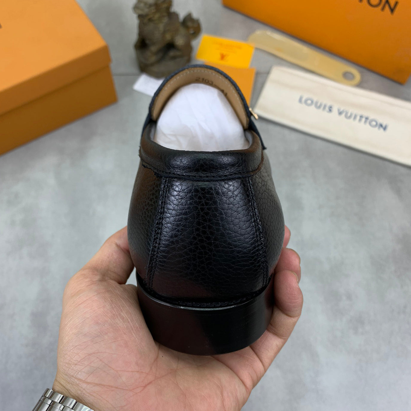 Calfskin leather shoes 1824070301