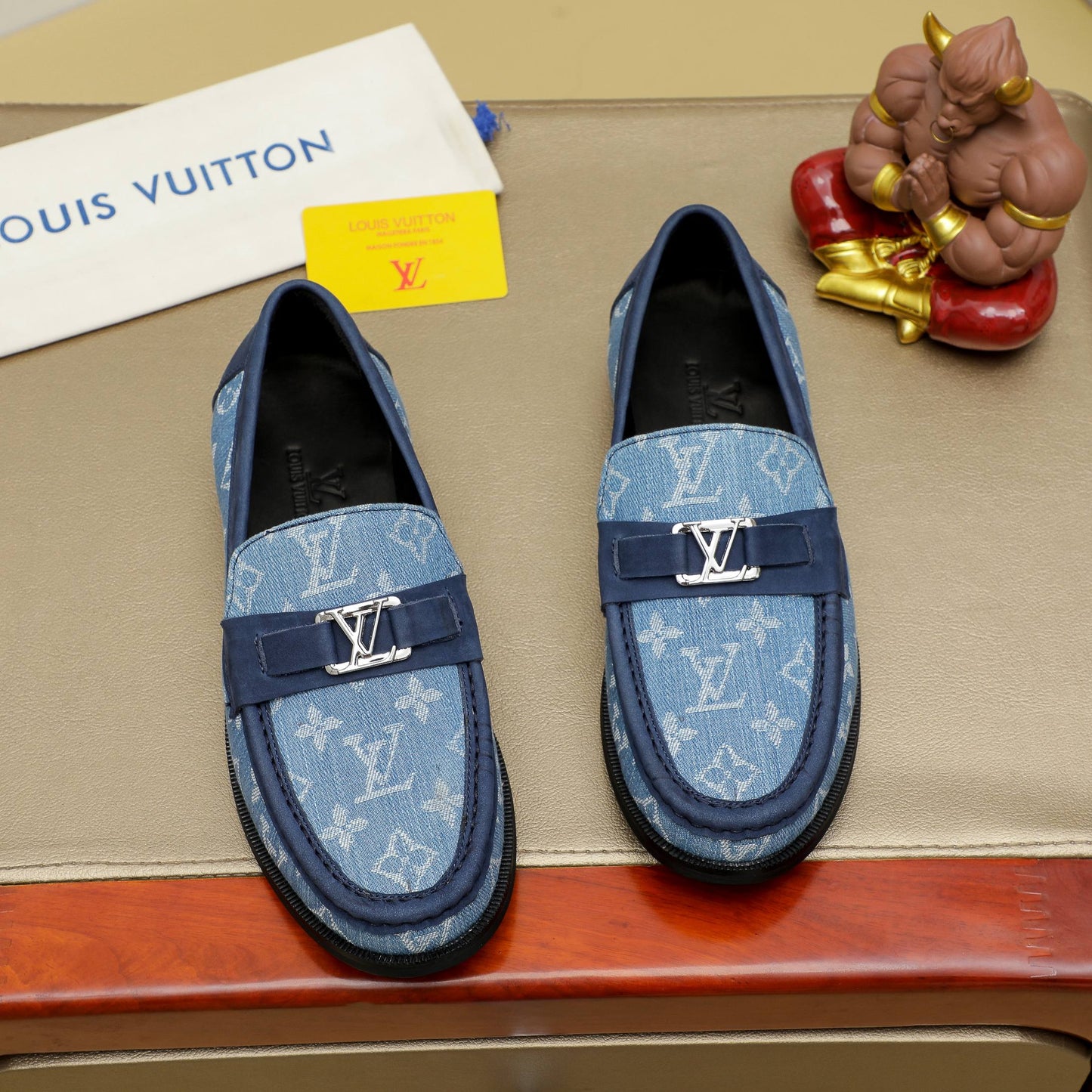 LV Major Loafer 1824102218