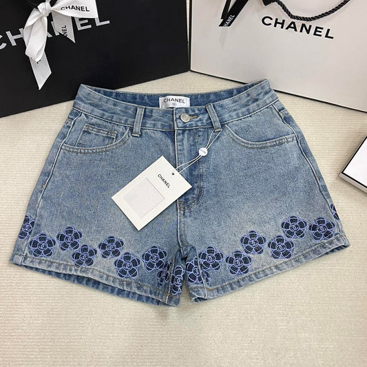 CNL blue flower embroidered denim shorts 1824053010