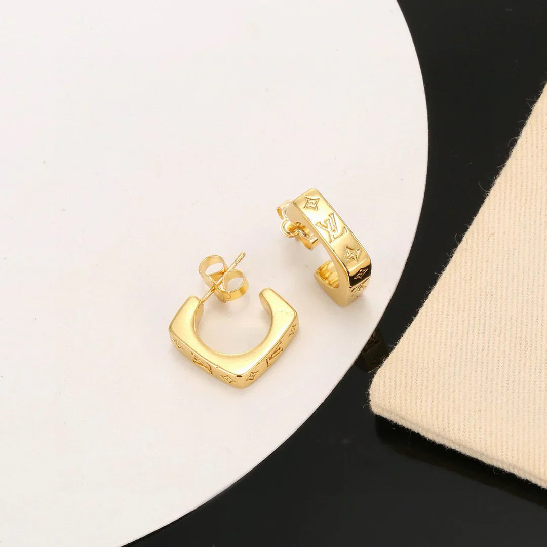 Classic and versatile celebrity stud earrings 1025030501