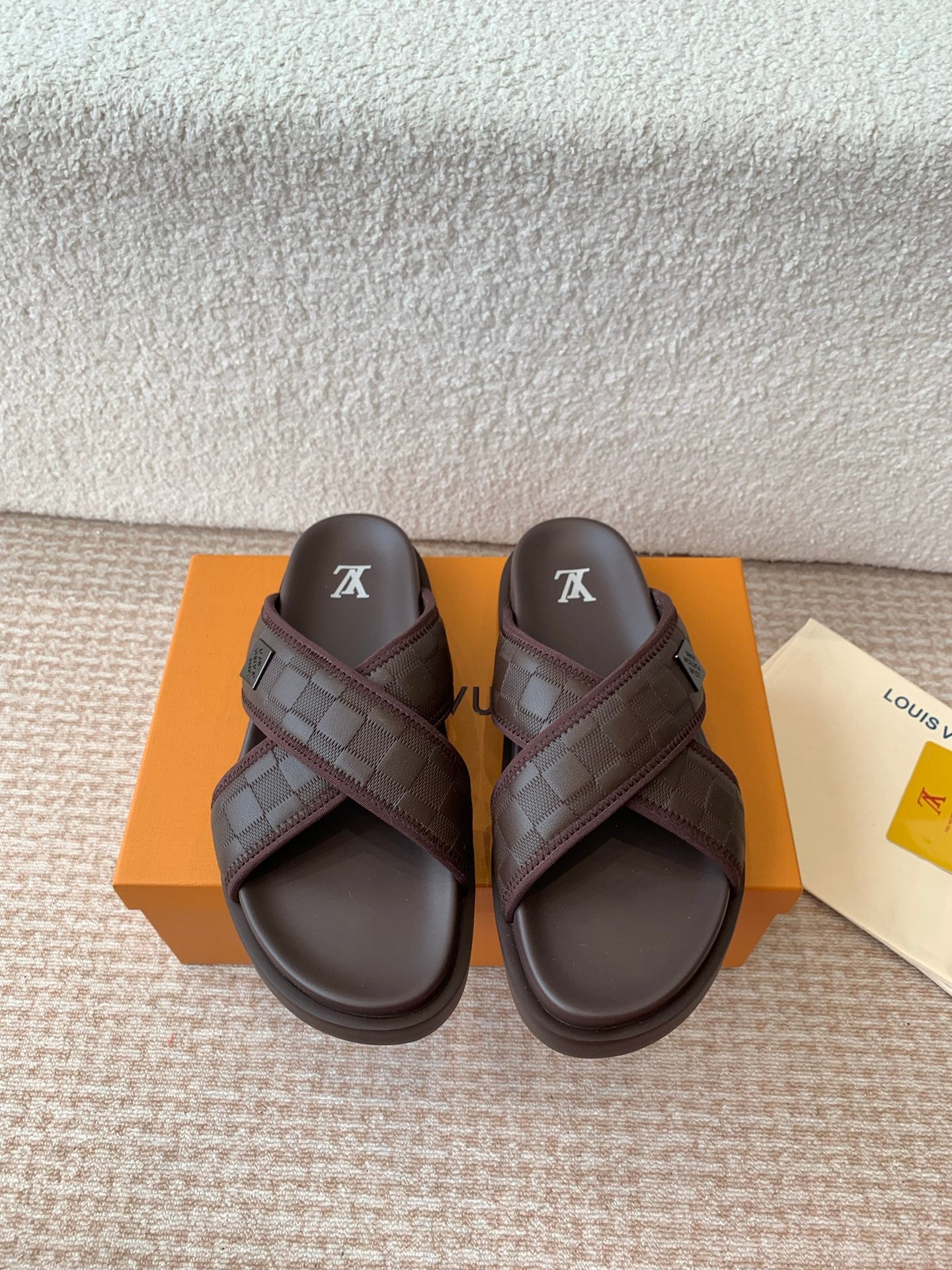 LV Beach slippers 1825052202