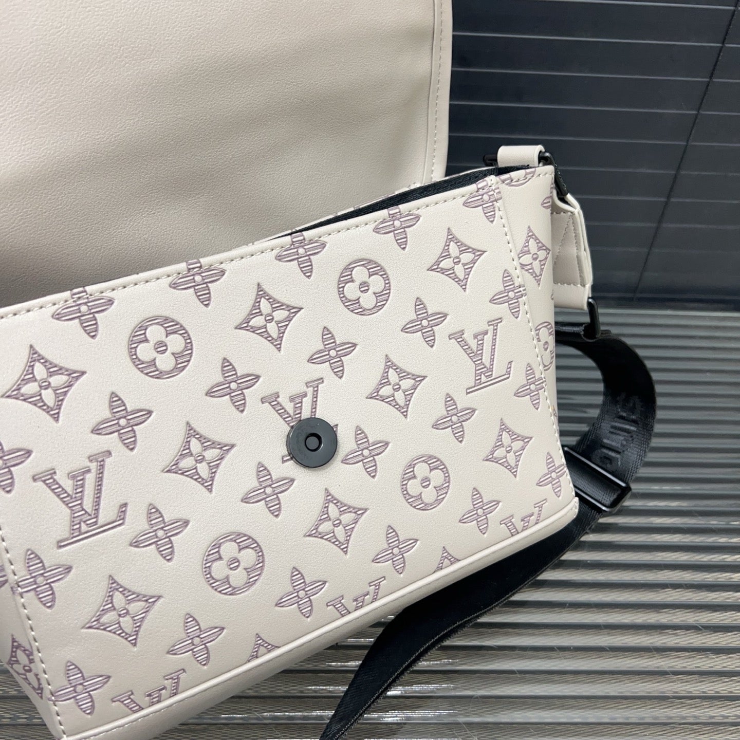 LV Flap shoulder bag 1825052315